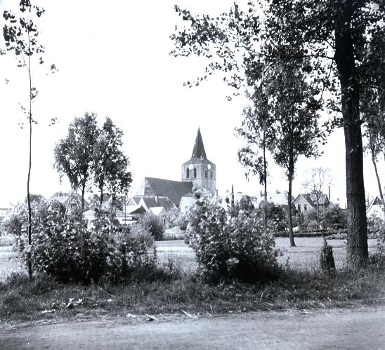 Blick auf Nackenberg und Kirche  (Willy Friedrich)