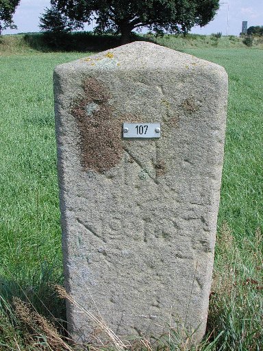 Grenzstein 107, Nahaufnahme