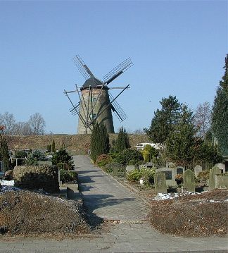 Friedhofseingang 2006